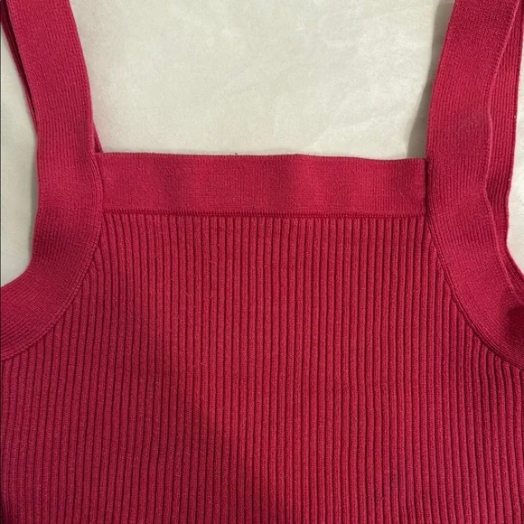 Elegant Red Knit Tank Top - Picture 2 of 3